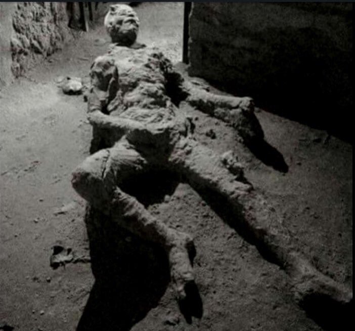ByronGD1's tweet photo. @antigua_roma Título: LA ÚLTIMA PAJA.

Ubicación: Pompeya. https://t.co/fZqro3fnn0