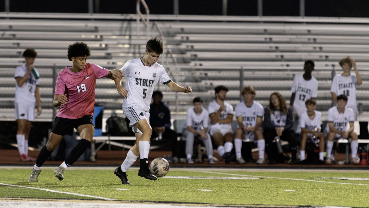 AbelsDarren's tweet photo. On Tue, Staley rematched Lee's Summit. Just like the first game in Sept, it was a competitive 1 goal game. Unfortunately, Staley did not get the same result as last time. It would be exciting to see a rubber match in Districts. @StaleySoccer @SHS_SoccerFans #LetsGoFalcons https://t.co/hKMdWTrkly