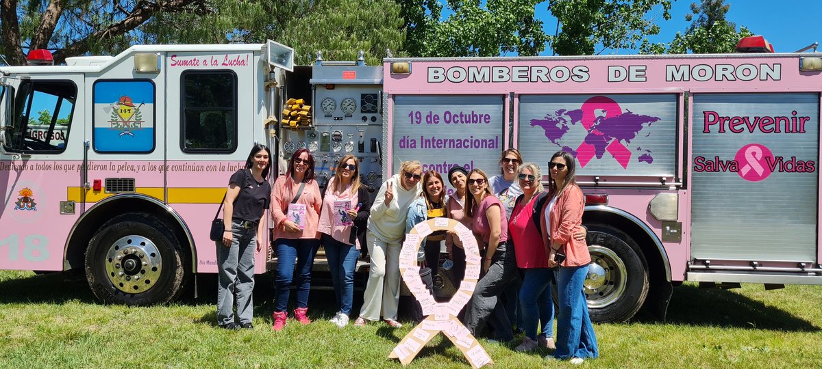 MicaelaNavill's tweet photo. Estuvimos presentes en la actividad "Bomberos por un día", dónde realizamos una charla junto a @sil_varela_ sobre la concientización del cáncer de mama. https://t.co/S6od0e9TLf