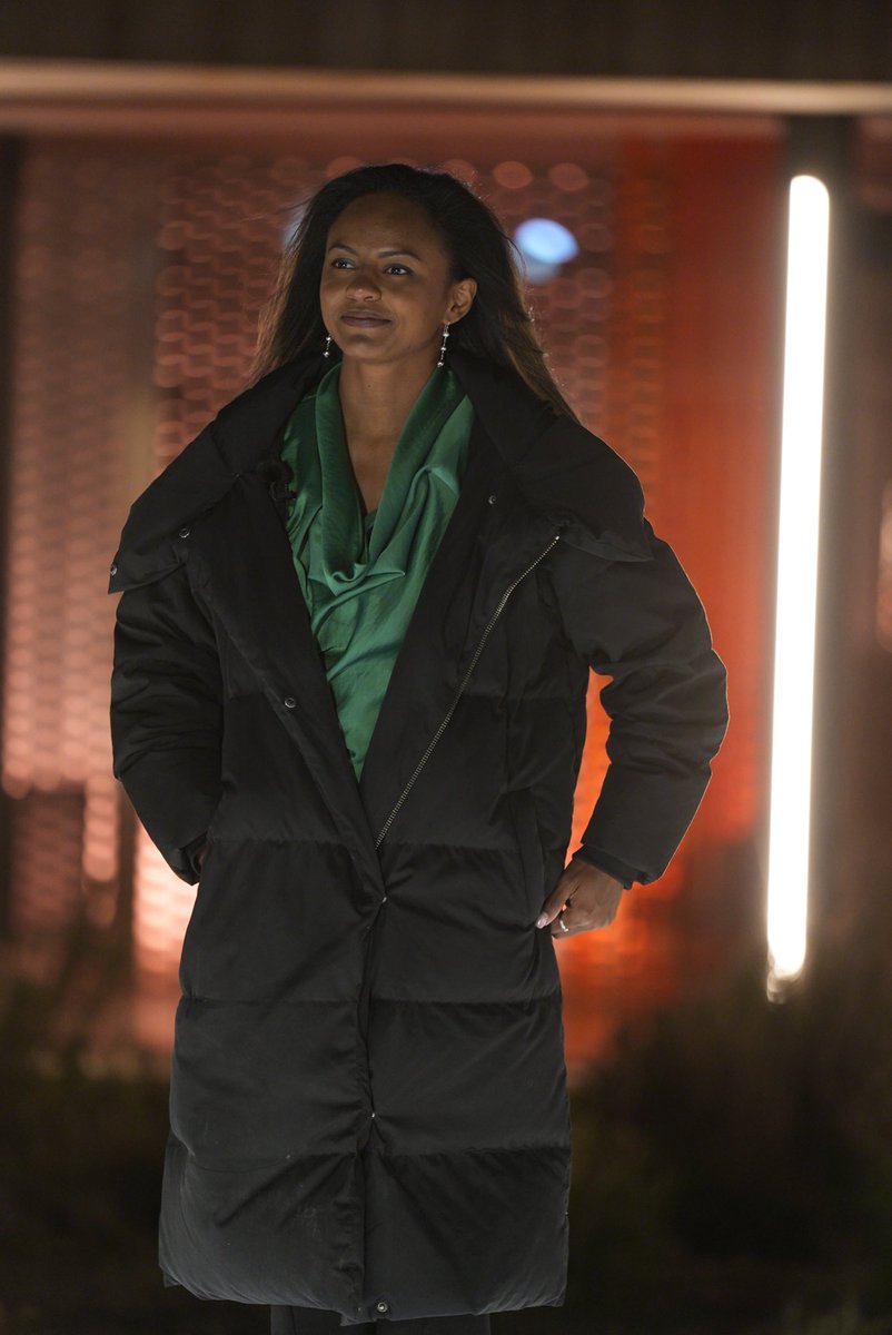 I look cool calm and collected (which I was 😜) BUT let me tell you!!! My toes were FROZEN 🥶 it was sooooo cold this night I had on 3 layers and was still shivering #TheAnonymous