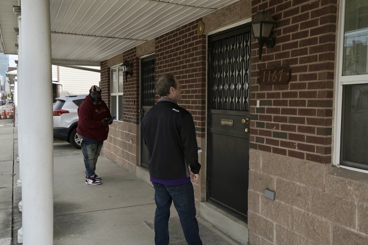Manny Pastreich (@mannypastreich) on Twitter photo Out knocking doors today with <a href="/32BJSEIU/">32BJ SEIU /// #BuildingJustice 🧹✊🏽</a> member Tyron Payne, getting the vote out for <a href="/KamalaHarris/">Kamala Harris</a> in the streets of Philadelphia where this election will be decided. <a href="/SEIU/">SEIU</a> members have knocked on 5 million doors and we’re going for 1 million more! #32BJforHarrisWalz Out knocking doors today with <a href="/32BJSEIU/">32BJ SEIU /// #BuildingJustice 🧹✊🏽</a> member Tyron Payne, getting the vote out for <a href="/KamalaHarris/">Kamala Harris</a> in the streets of Philadelphia where this election will be decided. <a href="/SEIU/">SEIU</a> members have knocked on 5 million doors and we’re going for 1 million more! #32BJforHarrisWalz