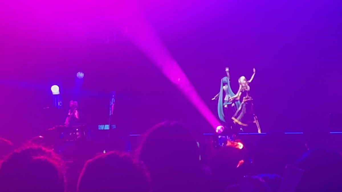 my daughter enjoye d #MIKUEXPOLONDON
#mikuexpo very much. what dose sapphic mean 🇬🇪