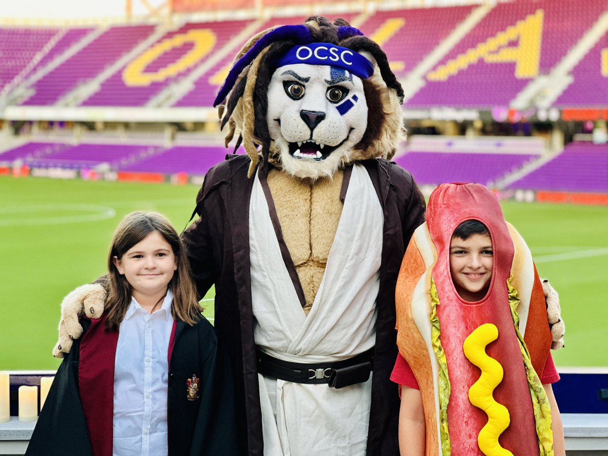 Kingston likes hotdogs, apparently. 
🌭🦁⚽️
<a href="/OrlandoCitySC/">Orlando City SC</a>
