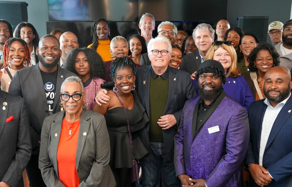 Had a great time talking with Ohio Young Black Dems about the importance of their vote.

You have the power to decide our elections and the future of Ohio.