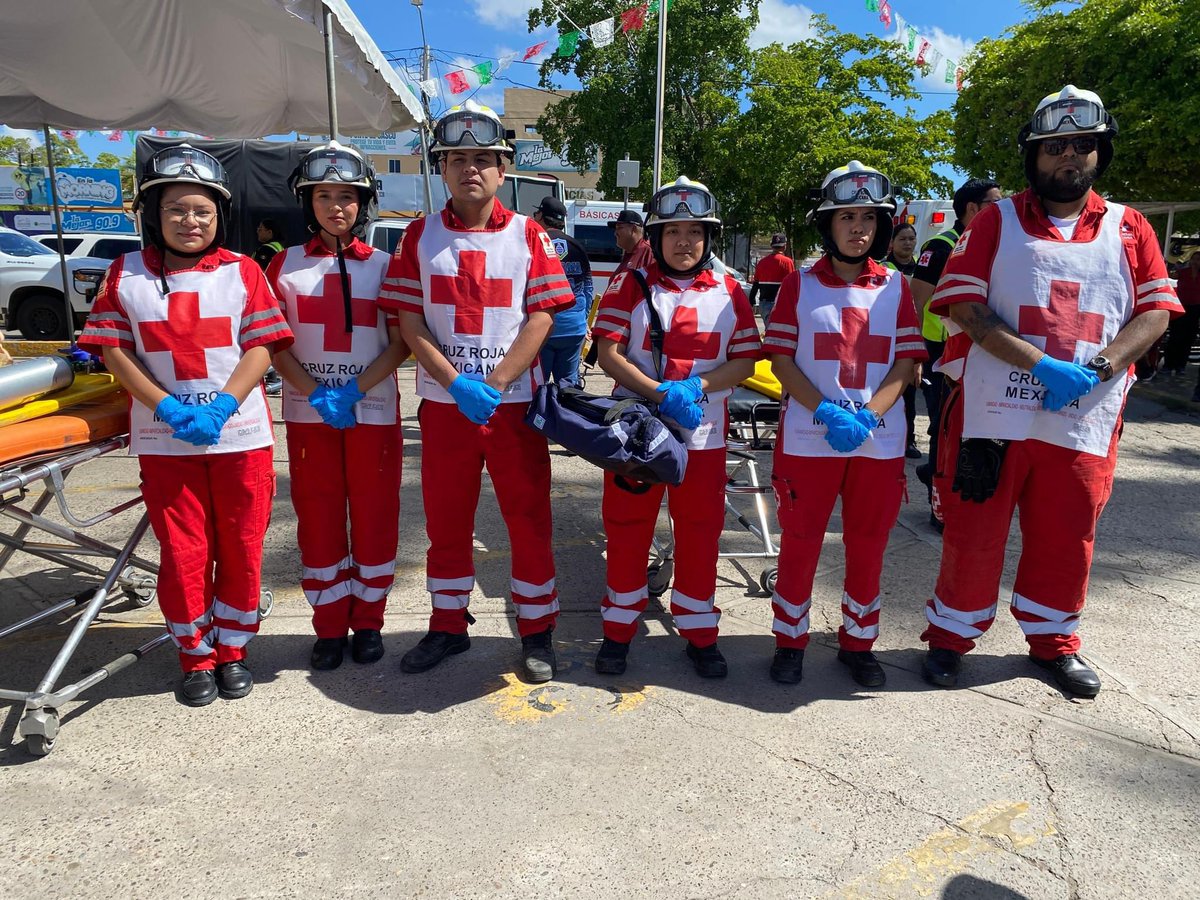 CruzRoja_MX's tweet photo. “Lo más satisfactorio en la vida ❤️es haber sido capaz de dar una gran parte de uno mismo a los demás”

#EsDeVoluntarios ⛑️ https://t.co/g3h4Vg88ZG
