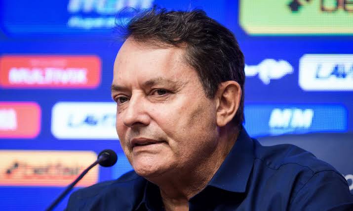 Amanhã é o dia perfeito para o Pedrinho usar o modo lendário dele: dar uma entrevista para alguma rádio/programa esportivo e abrir a boca até falar chega! Aí lá mesmo ele demite uns 6 vagabundos desse elenco e coloca a casa em ordem!

Pedrinho, expulse esses ratos do <a href="/Cruzeiro/">Cruzeiro 🦊</a>!