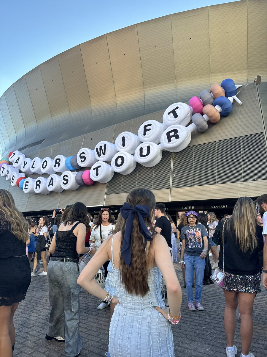 SHOWYOULOVERRY's tweet photo. Tried to change the endingβ¦ Peter losing Wendy π©΅π€ #NOLASTSTheErasTour #NOLAN2 @taylornation13 @taylorswift13 https://t.co/u3i3sG3kcF