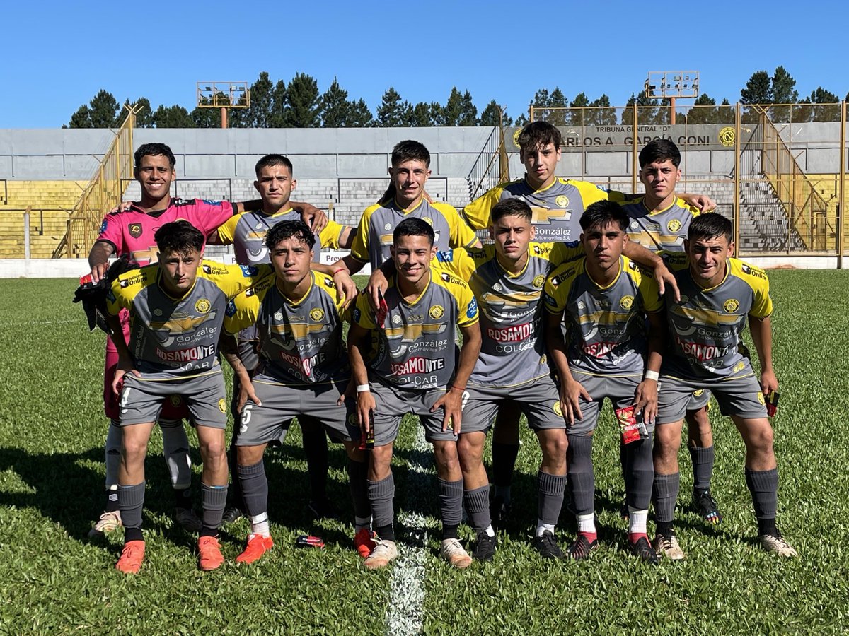 ⚽ La Primera se impuso con una gran demostración de fútbol y un marcador de 3-0 frente a Atlético Posadas. ¡Gran trabajo en equipo y dedicación en cada jugada!

¡Felicitaciones a todos nuestros jugadores por dejarlo todo en la cancha!

¡Vamos, Crucero! 💛