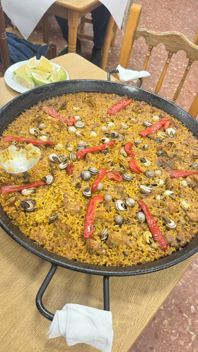 mcarmenyramon's tweet photo. Comiendo en familia 🤩 https://t.co/nLJBXpEGvP