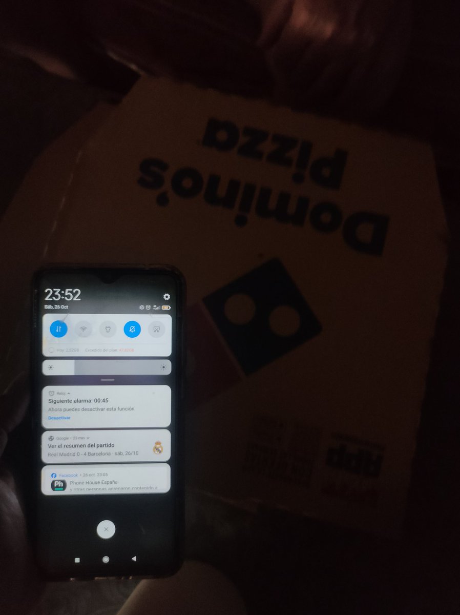 Manurma95's tweet photo. @DominosPizza_ES La hora que se supone que iba a llegar, y la hora a la que llega... Se ha pedido a las 21:51 y la habéis entregado 2h después casi 50 min más tarde de la hora prevista... Muy mal servicio https://t.co/PpebBRO4I2