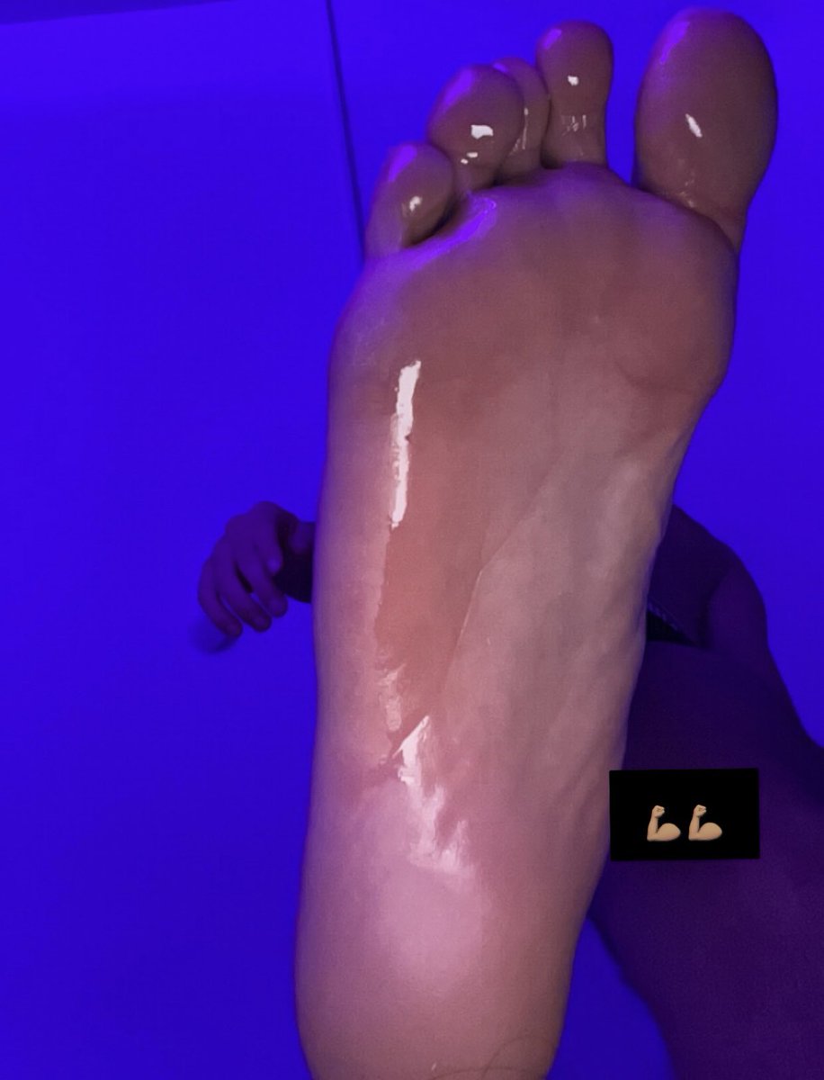 alphadrainz's tweet photo. Your POV😵💫
1) RT🔃
2) Dm for ( online session, live session, Videos)
#sklaven #findom #feet #feetich #master #sub #draining #cashmaster https://t.co/OW6whCSi0k