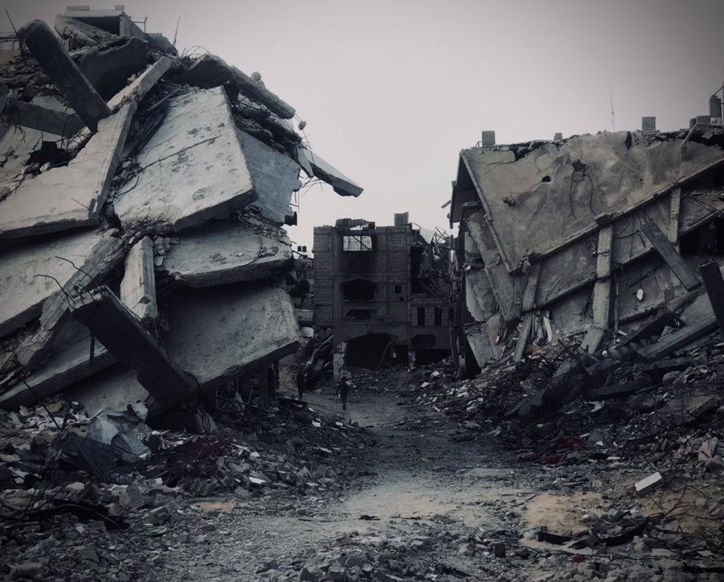 BltchMoe's tweet photo. We sleep in warm homes while malek is hungry and cold after his house was destroyed in the war. We cannot leave him without help. If each of us donates even $10, it will make a difference for him

https://t.co/gTJJQriFgk https://t.co/O5xFxfzFNe