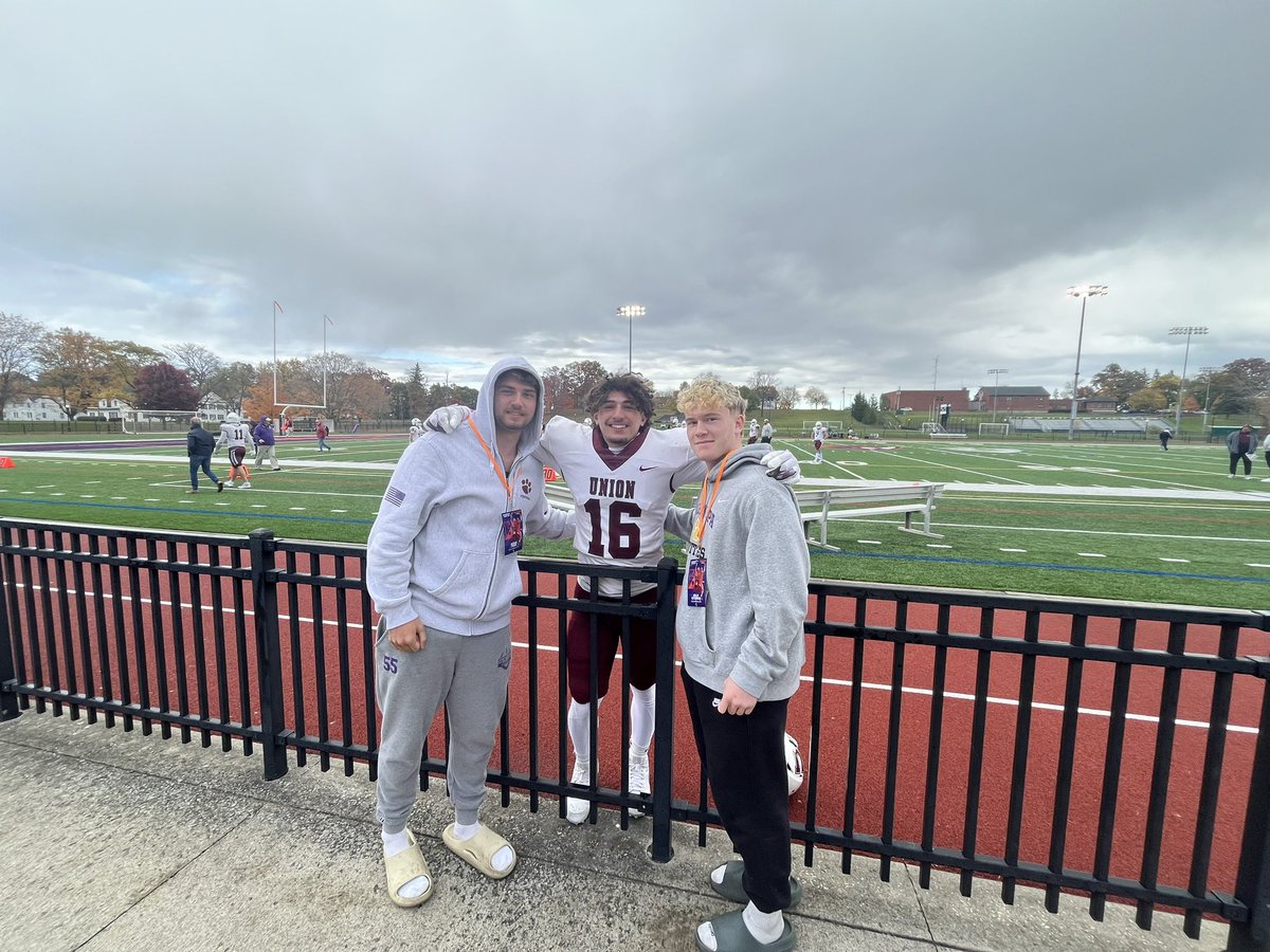 Had a great day at the <a href="/HobartFootball/">Hobart Football</a> vs Union game. Thank you <a href="/KJMcDonough/">Kevin McDonough</a> and the rest of the Hobart coaching staff for having  me out. Also got to link back up with 2 of my teammates from last year which was sick.