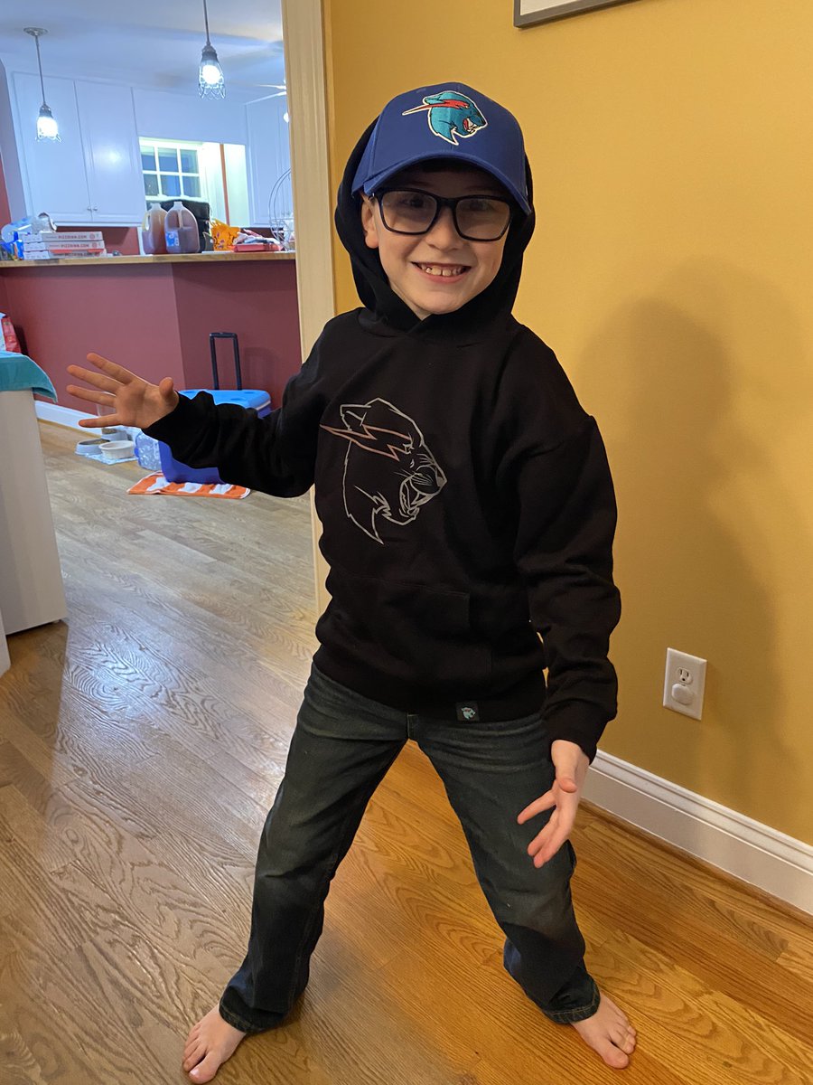 samjayhawk5's tweet photo. @MrBeast nephews birthday is made with Mr.Beast merch!!! Give my boy a shout out to make his birthday!! https://t.co/vcr3t8Ah9I