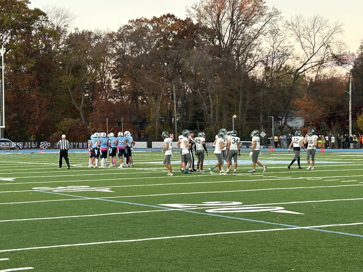 WestlakeVFB's tweet photo. Halftime.

Westlake: 7
Pleasantville: 0 https://t.co/bTxT3WSgqB
