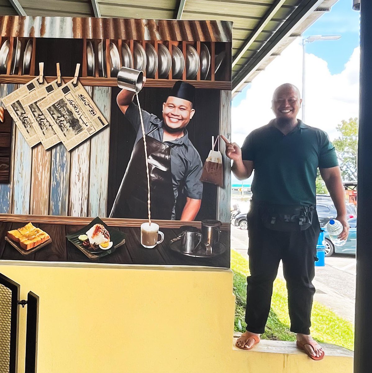 Gempar! Seorang supermodel bergambar dengan gambarnya sendiri.