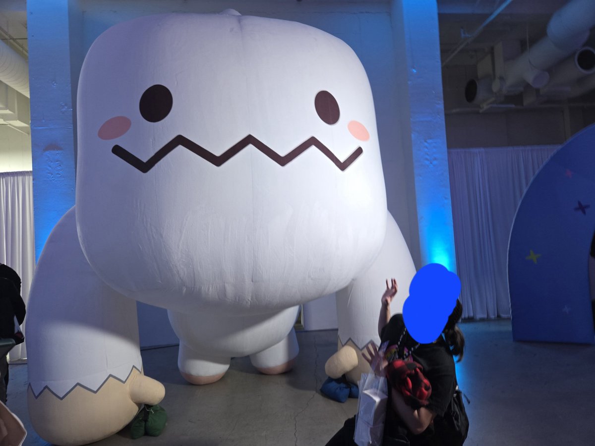 Pandaberee's tweet image. THEYRE HOLDING ME HOSTAGE WITH INFLATABLE YETIS

#MSF2024 #Maplefest