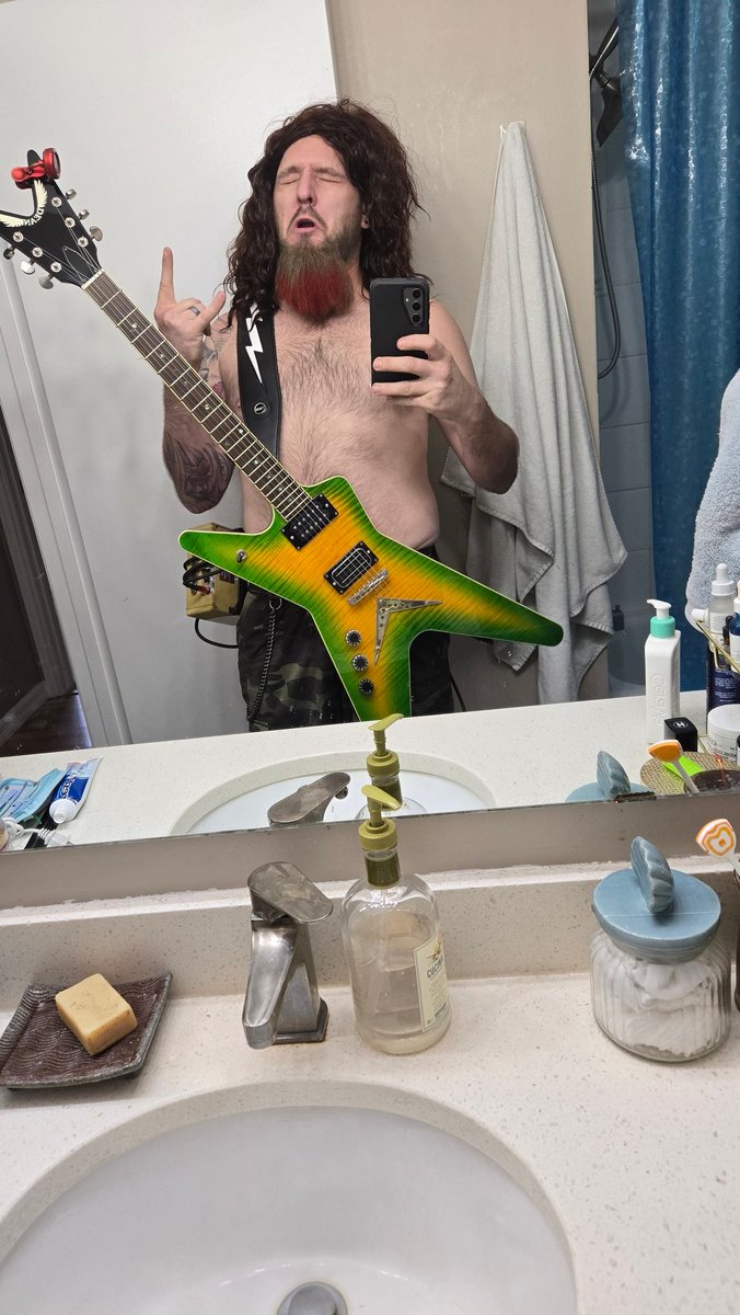CherryTheif's tweet photo. Getcha pull. @CrownRoyal

#Halloween #dimebag https://t.co/UF4aDx8BcC