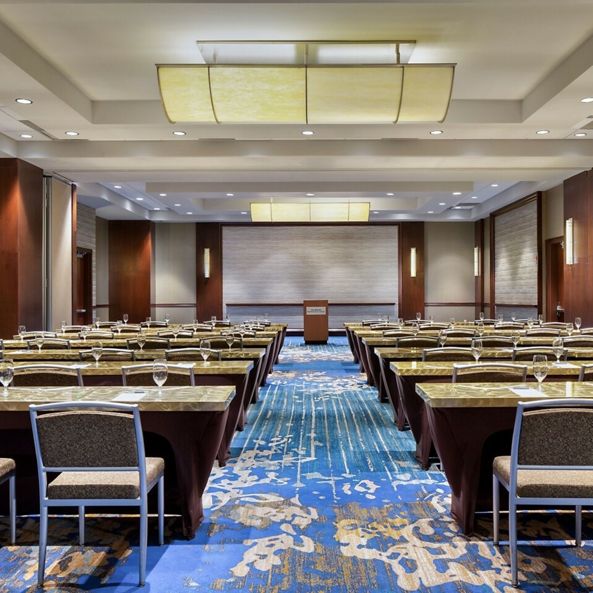 Start planning your event with us today! Tell us your vision, and we’ll work together to bring it to life. Perfect for corporate events, book the Mississippi Ballroom and host up to 300 guests for your conference or meeting. Let’s make it unforgettable!   bit.ly/3XZIYFc