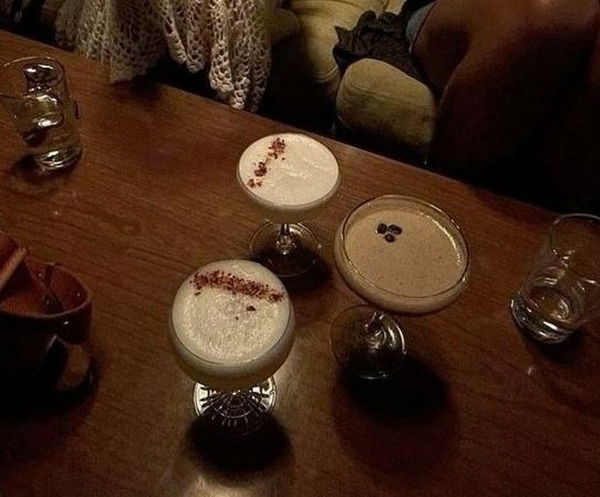 _annnsophie's tweet photo. girls night out https://t.co/ZhcWAC7Je4