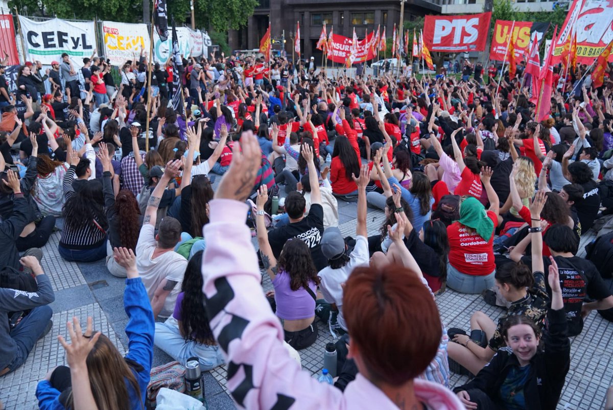 TattGud's tweet photo. Los estudiantes de distintas universidades del AMBA votando un plan de lucha en defensa de la educación pública
#interfacultades #interestudiantil https://t.co/13zIGe8iHW