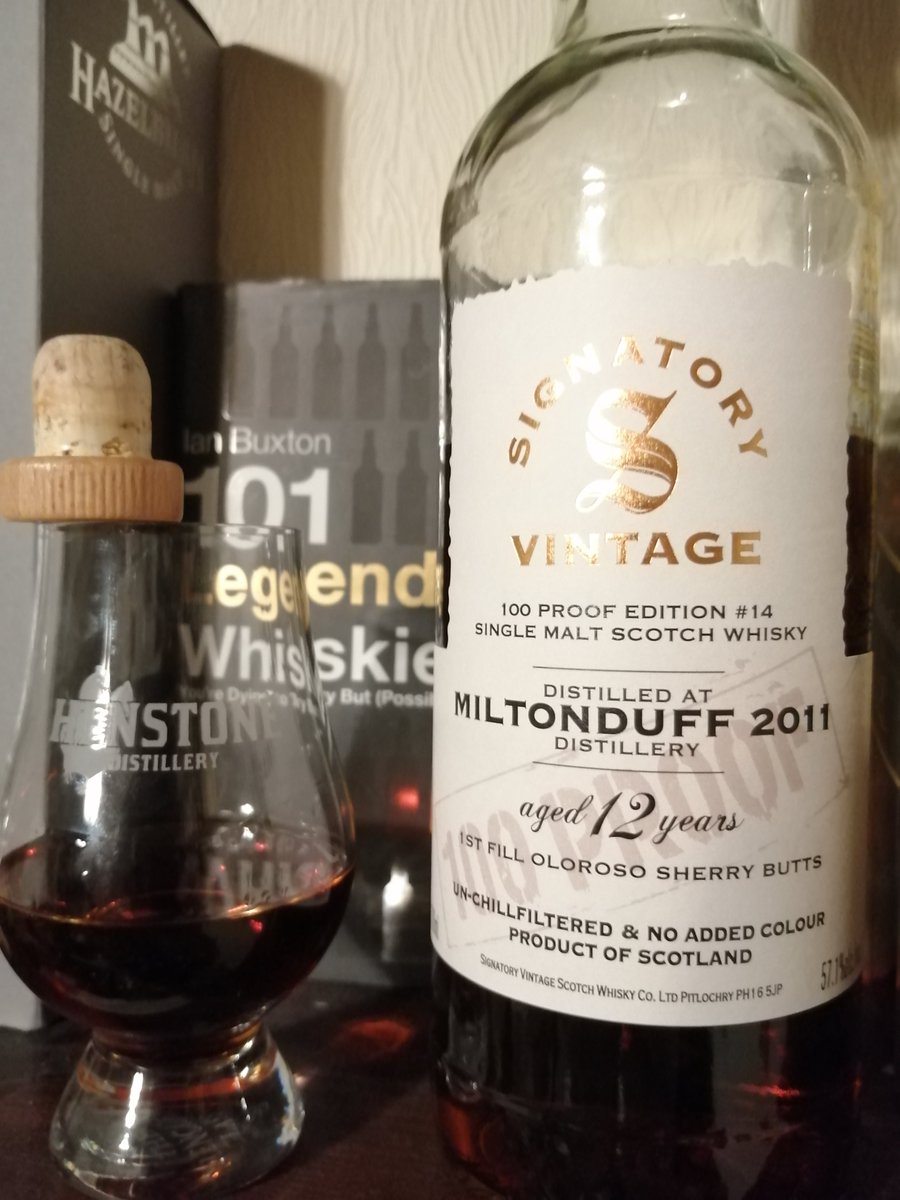 BertSmedley's tweet photo. Drop of the (#BestInBreed) #HouseRed for #SaturdayNightFlange👀
Anyways... 
Who's for a dram? 
#Flange🥃🐢💥
#DrinkUpHelpOut🐻
#FortyFiveQuidWhisky🎯
#BeMoreSignatory🐯 https://t.co/u0OwGCUKAT