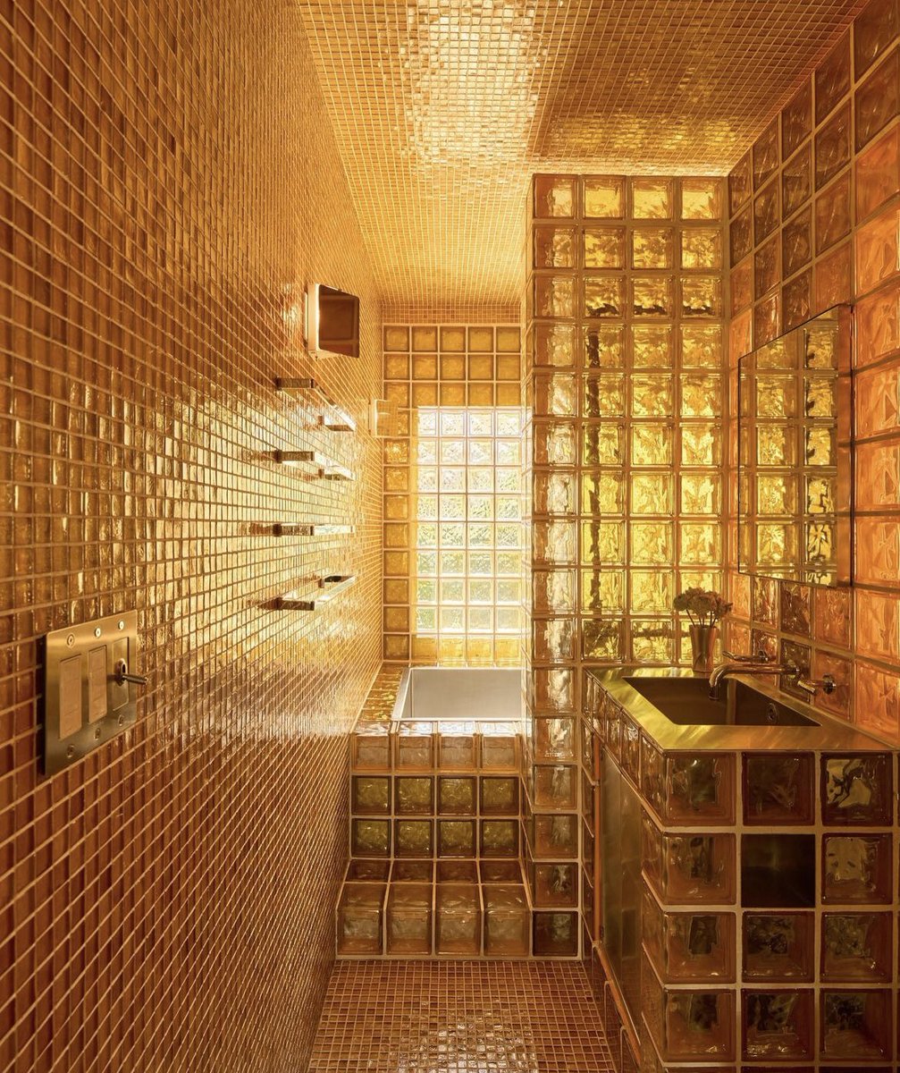 luusssso's tweet photo. Can’t get over this yellow bathroom design at a home in Los Angeles https://t.co/walFoVuWtQ