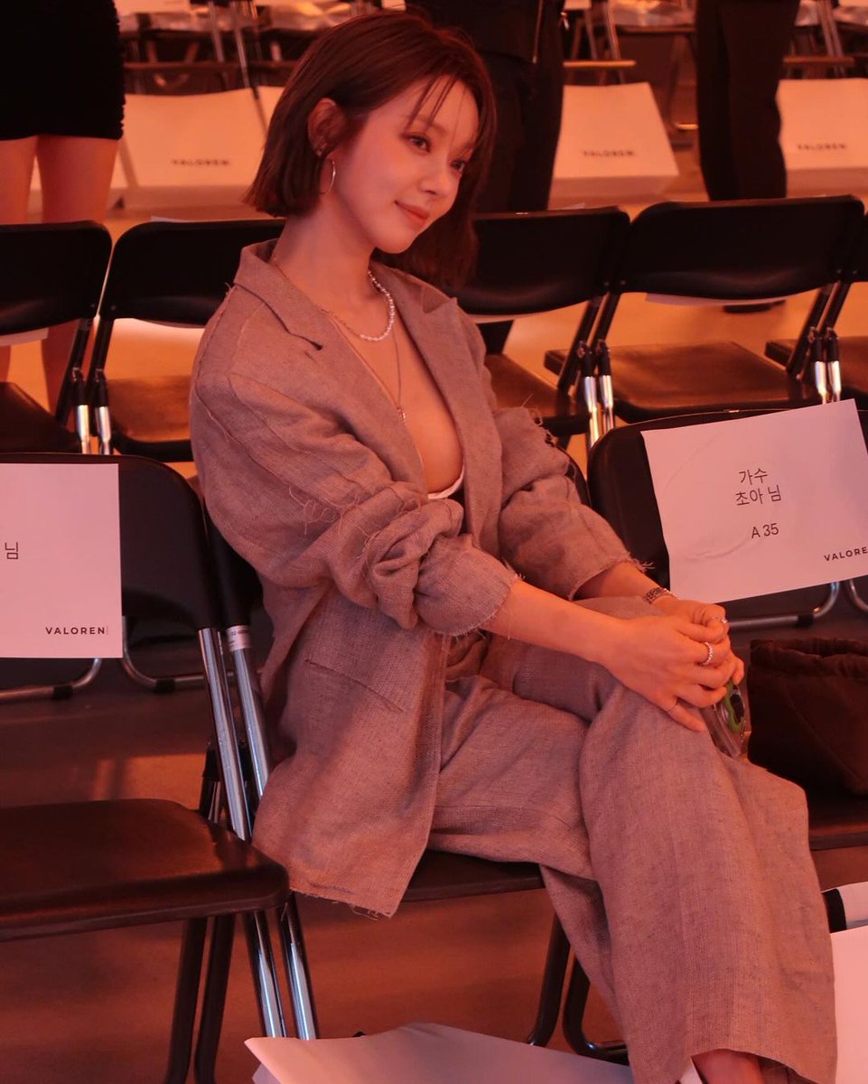 pchoaqueen's tweet photo. [241021] - Choa's Instagram Update

#25ss #valoren

(1) https://t.co/kLFG0GJpmm