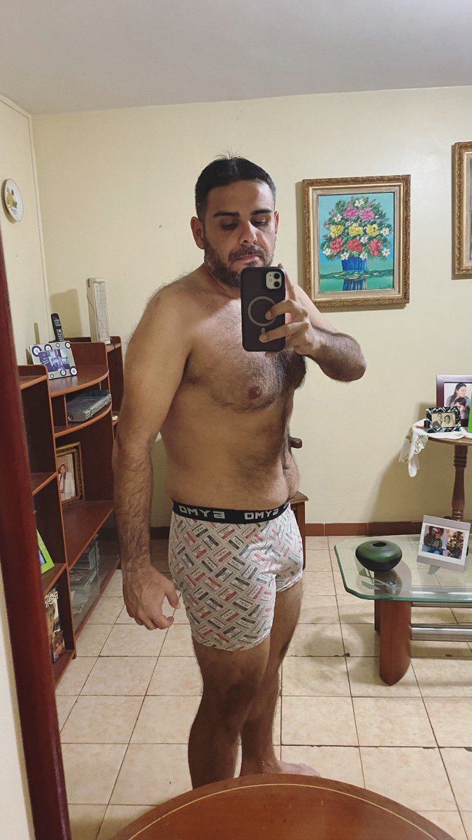 Guti99's tweet photo. echándole bolas al ejercicio, pero sin dejar la azúcar 😝😜 

seguimos flácidos y gorditos 💪🏻 https://t.co/R7gHI8cpZH