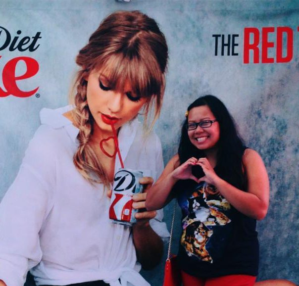 lovestephy's tweet photo. Happy Caturday, @taylorswift13 and @taylornation13!!! Since #18YearsOfTaylorSwift was a couple of days ago, here’s a throwback to my cat shirt that I wore to The Red Tour ❤️🫶 #SwiftieCaturday https://t.co/GZvwby5STg