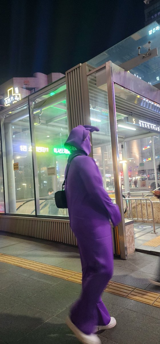 몃년만에 할로윈에 정말 잼께 놀았습니다
만난분들 다 즐거웠어요:)
.
.
.
#할로윈 #별라 #밤꽃 #홍대