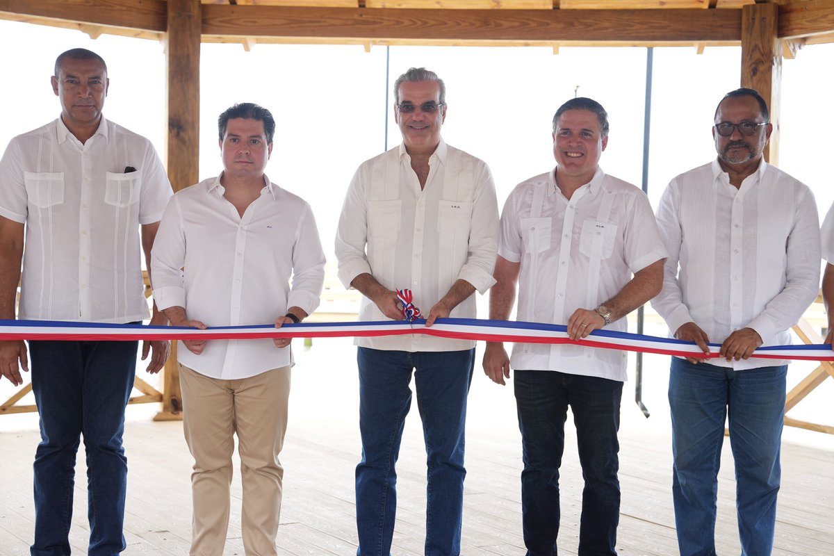 acamposalvarez's tweet photo. Inauguramos el #MuellePesqueroRD en La Yeguada, Miches, junto a @luisabinader y @jeanluisrj. Ya son 16 muelles entregados. Seguimos mejorando la calidad de vida y economía de nuestras comunidades costeras, dándoles dignidad y seguridad a nuestros pescadores. https://t.co/mavzxXLBwk