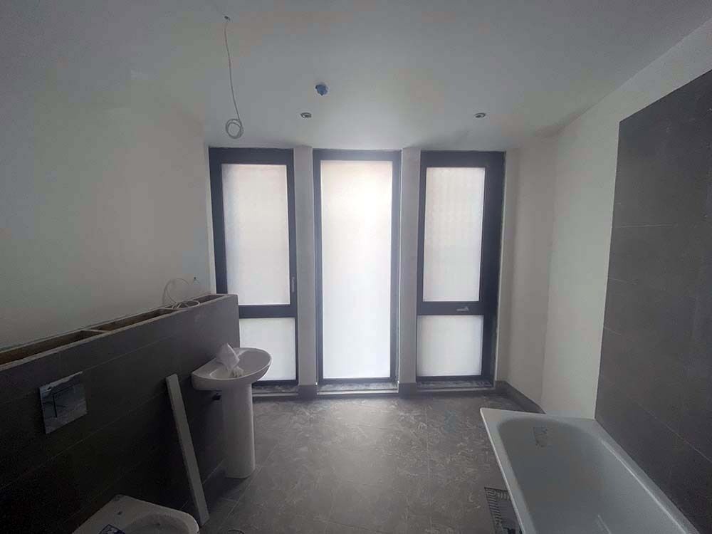 evowrap's tweet photo. We installed Frosted Window Film to the bathrooms in this new Travelodge in London.  This provides privacy and enhance the guest experience. #Travelodge #PrivacyMatters #WindowFilm #LondonStay https://t.co/pd7TDO9SBD