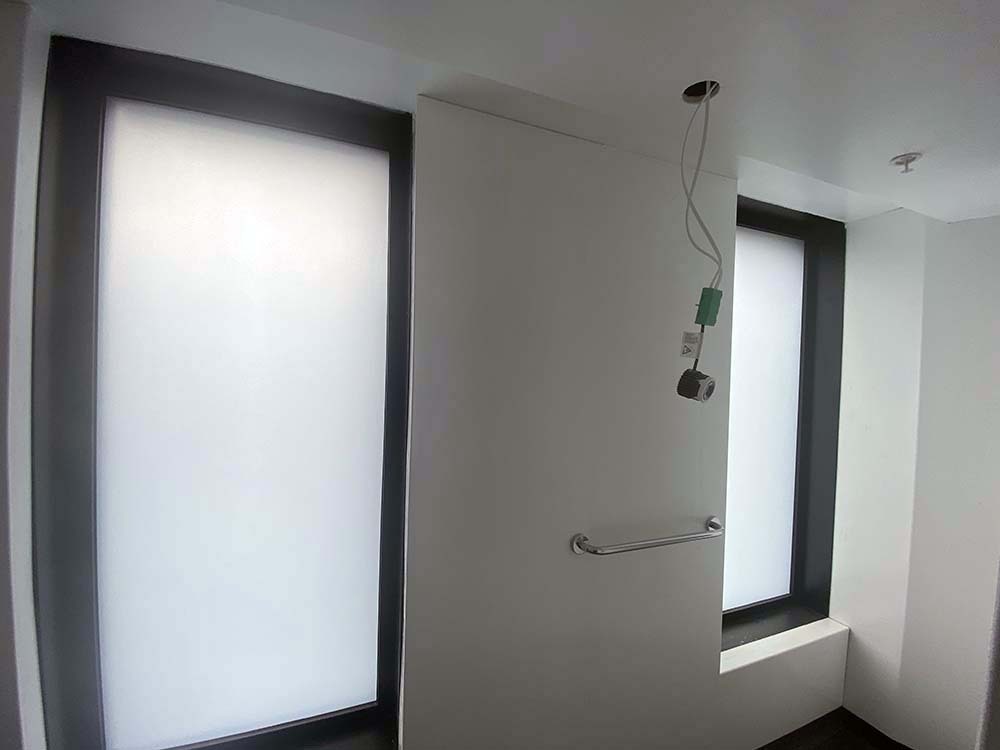 evowrap's tweet photo. We installed Frosted Window Film to the bathrooms in this new Travelodge in London.  This provides privacy and enhance the guest experience. #Travelodge #PrivacyMatters #WindowFilm #LondonStay https://t.co/pd7TDO9SBD