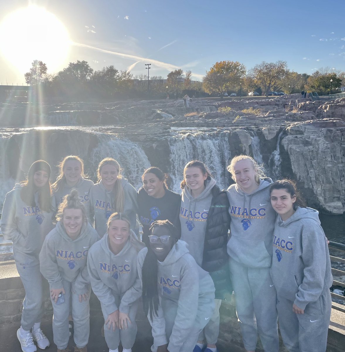 📣 Good times in Sioux Falls!! A tough scrimmage with⁦⁦<a href="/AugieWBB/">Augustana Women's Basketball</a>⁩ and then stopped by Falls Park on the way home!! 🌊 
Grateful for ⁦<a href="/CoachNateVogel/">natevogel</a>⁩ and the opportunity!!  Look out for the Augustana Vikings, they are a tough &amp; talented team!! 
#GONIACC