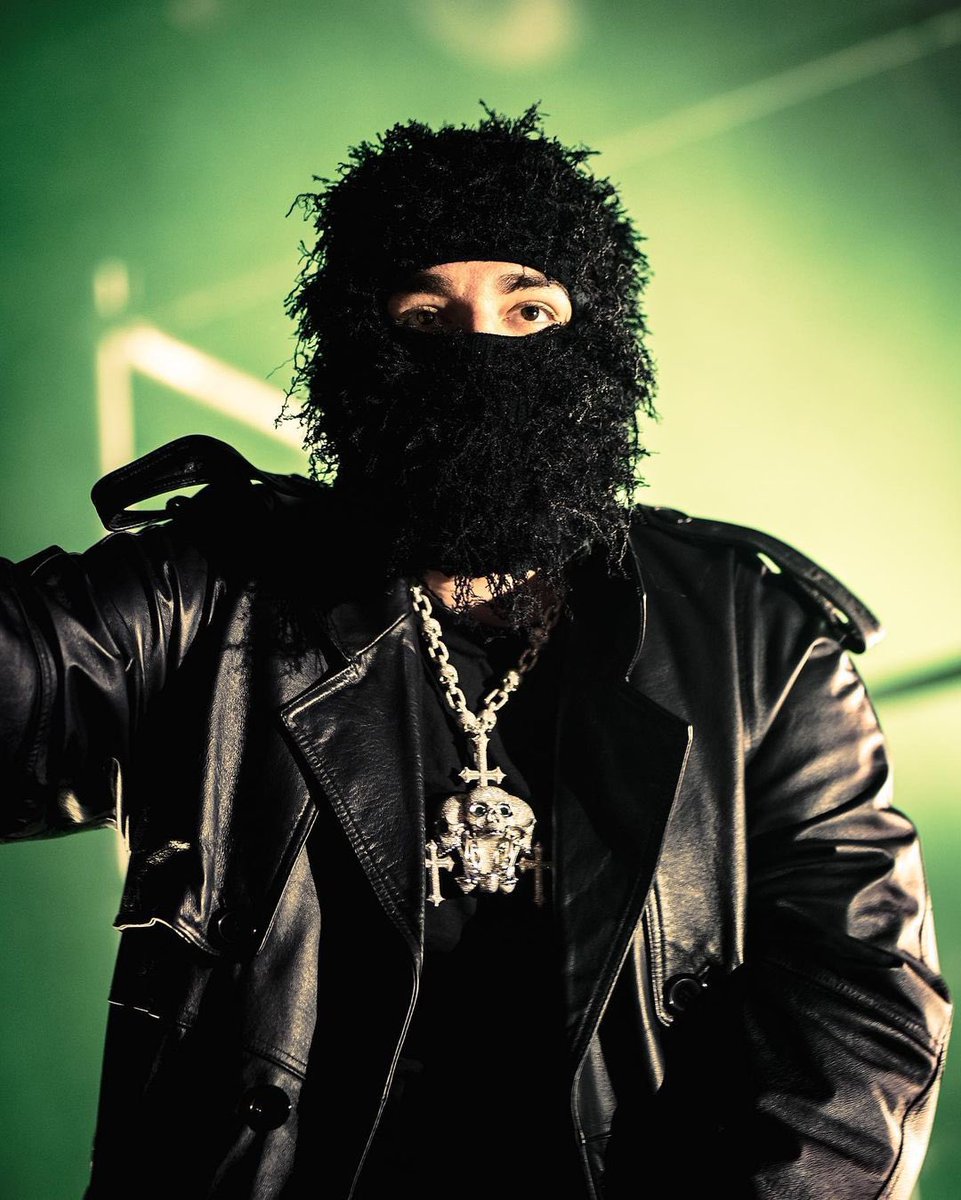therealugs's tweet photo. Yeat has no rizz 💀 https://t.co/HLZOiMRIhm