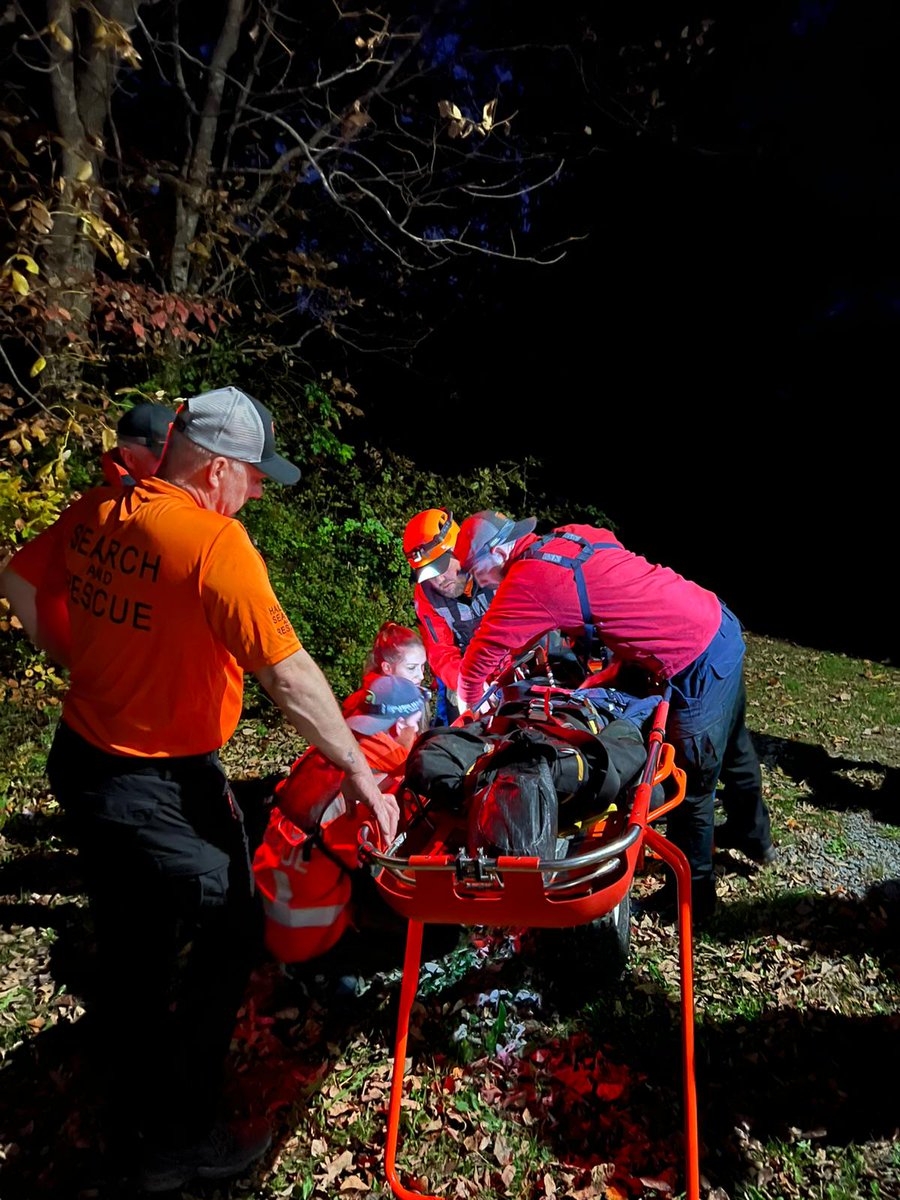 HalifaxSAR's tweet photo. This week’s #MNT had us tackling tough terrain! Teams set up a low-slope rigging system to raise/lower the stokes basket and mule down a hillside. Another team rigged a tension line to carry the basket across a river safely. #GSAR https://t.co/IzpifIMzrG
