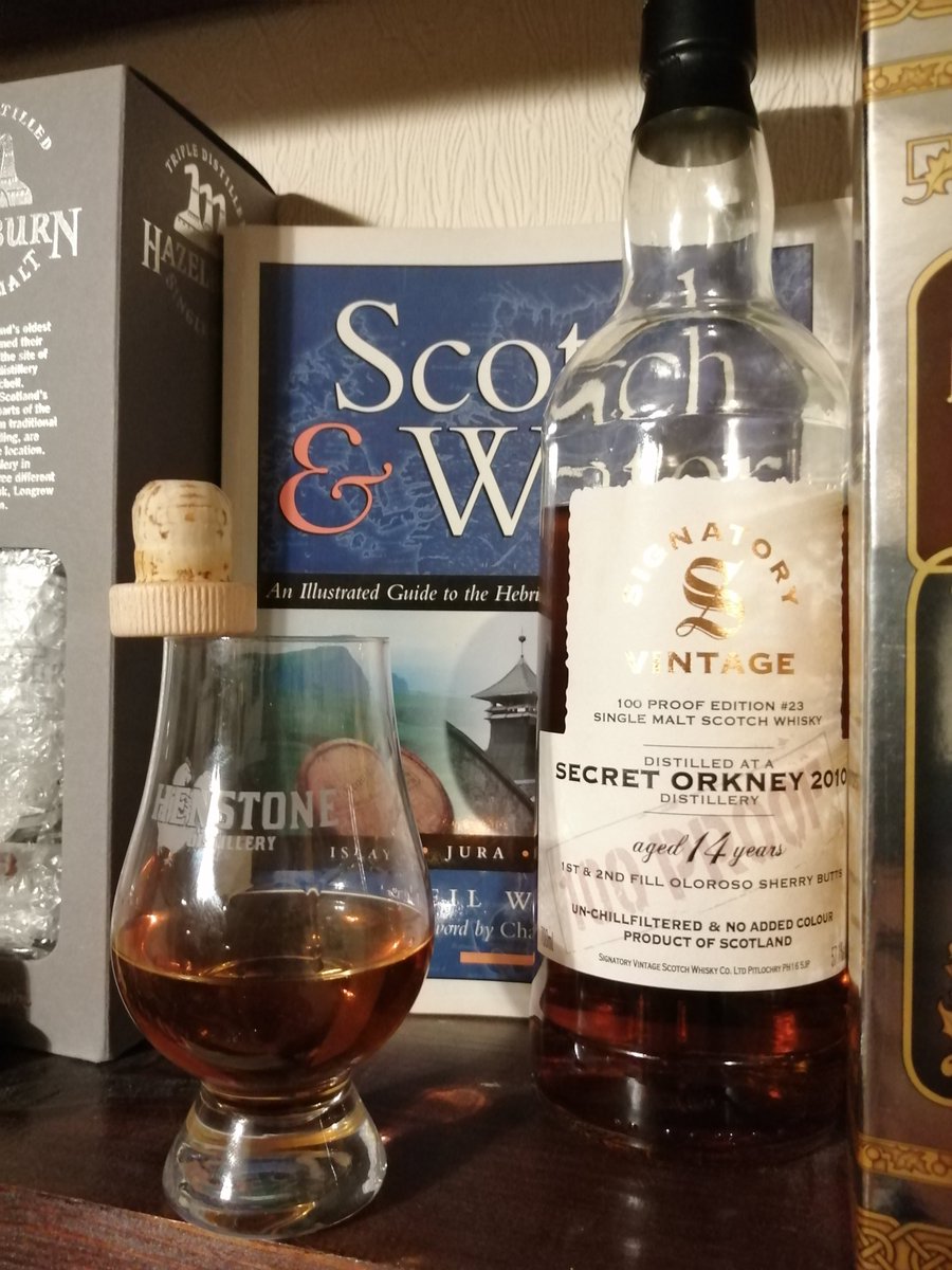 BertSmedley's tweet photo. What lies beyond...
(the #MidnightFlangeClub👀)
Invariably...
A #Sig100 of some description🐯
Anyways...
Who's for a dram?
#Flange🥃🐢💥
#DrinkUpHelpOut🐻
#BeMoreSignatory🎯 https://t.co/pn2rxvGIry