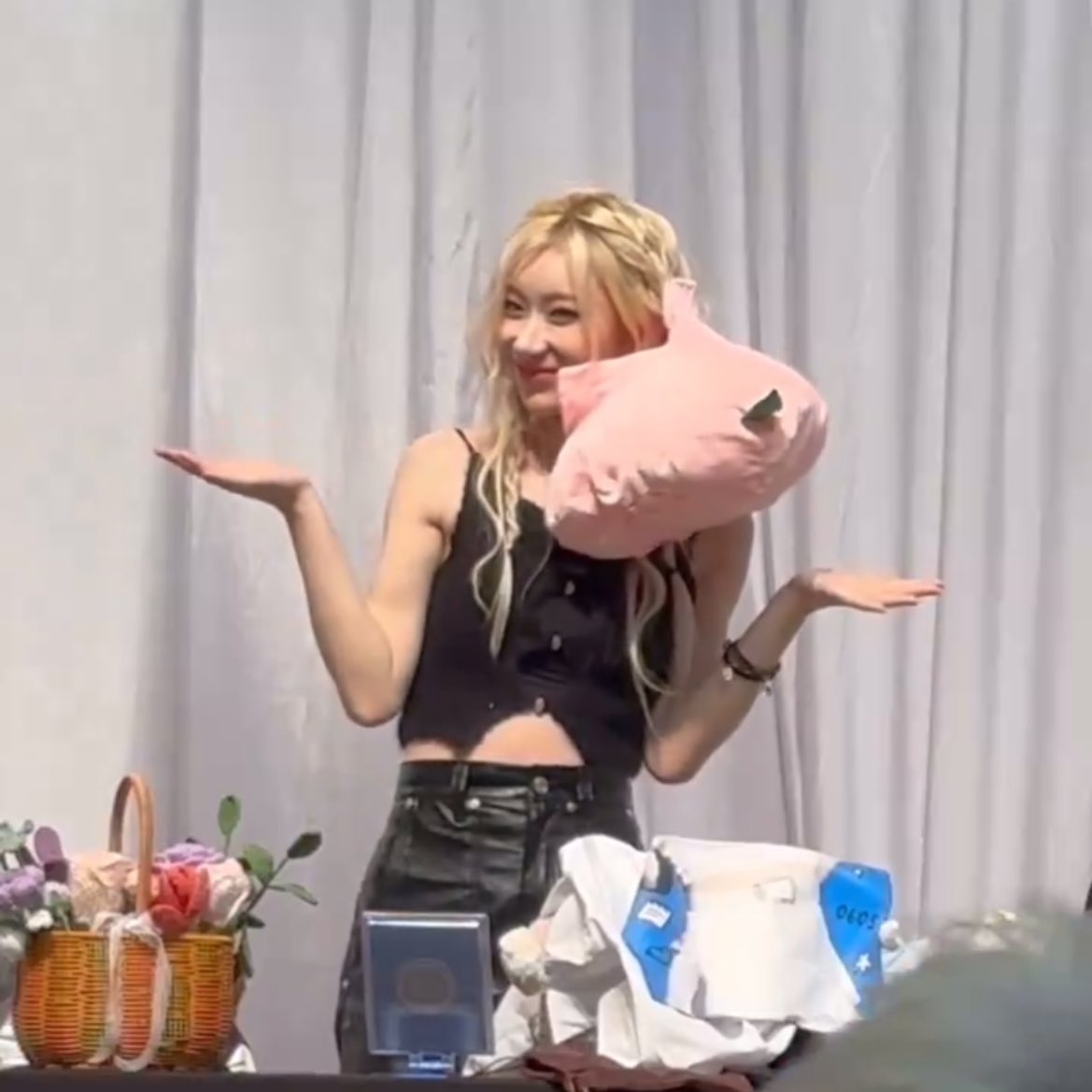 low quality chaeryeong tweet media