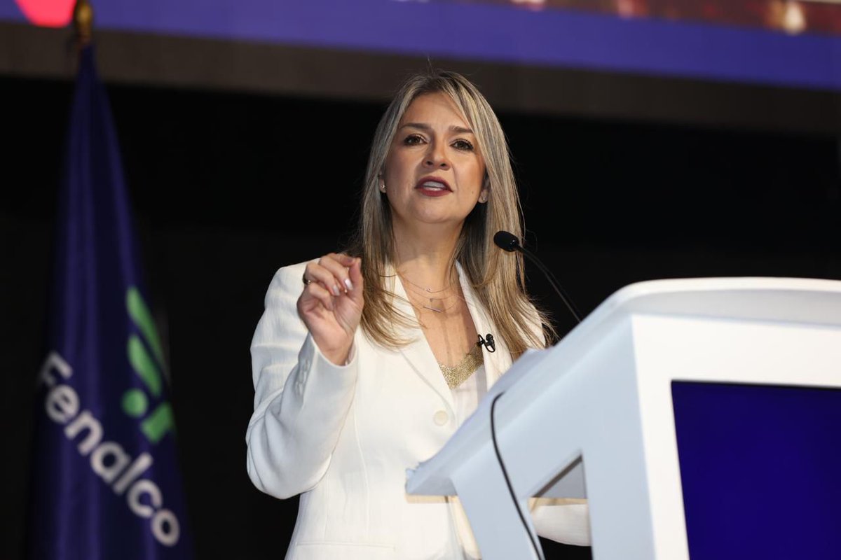 Rincon001A's tweet photo. Vamos a romper 𝕏 en apoyo a Vicky Dávila 

Ella nos necesita hoy más que nunca !

Quién más con la mujer que puso en jaque un oscuro y perverso gobierno ? 🙋❤️

Todos sabemos que ella es el alma de la oposición 

Te queremos y apoyamos @VickyDavilaH https://t.co/1vhbycVU4X