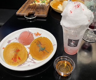 0ENgS's tweet photo. #サガカフェ
特に、せんせいとコムルーン火山がおいしかったです（コムルーン火山は見た目の噴火してる感もステキでした）😊
七大驚異は仕掛けと色変も楽しかったです！（出てきた驚異は空中庭園でした） https://t.co/ifr9HoFouI
