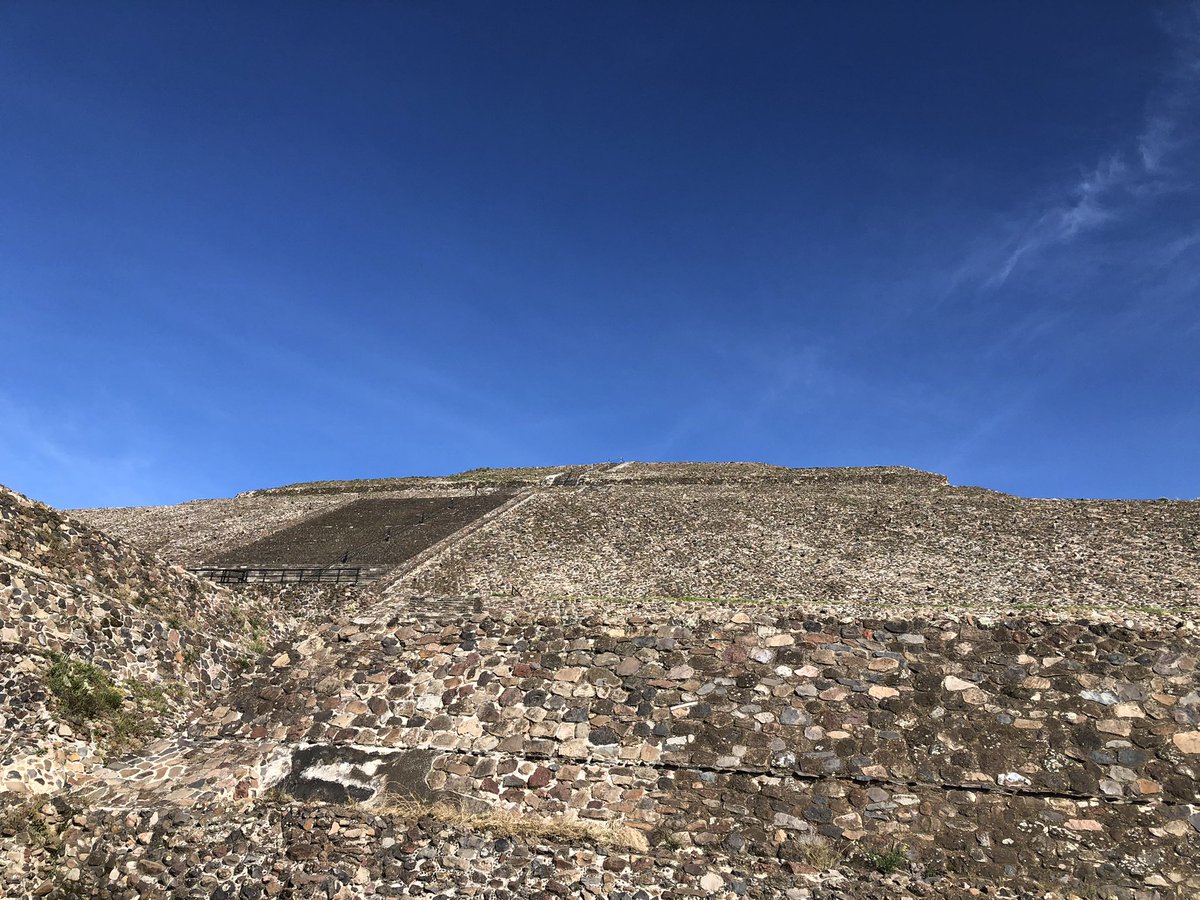 AJthercdude's tweet photo. Sadly, you can no longer scale the pyramids yourself, but it was still insanely cool to see this pace and I’d recommend it for any Mexico City visit. https://t.co/iegIP3V8So