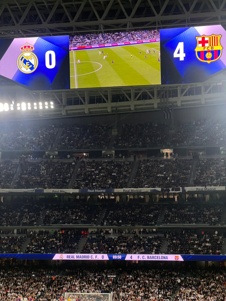 InvictosSomos's tweet photo. Los líderes pasaron por el Santiago Bernabéu. LA FOTO.