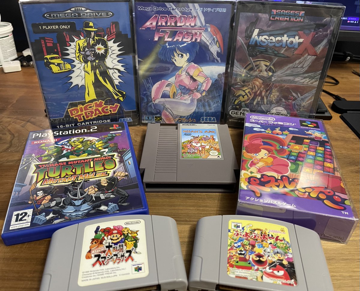 Back from ComiCon London yesterday, and picked up a few additions to the collection that I was after. In particular, Arrow Flash, InsectorX for the Mega Drive, as they're nice shooters, and Panel de Pon for the Super Famicom, which is a great puzzle game!