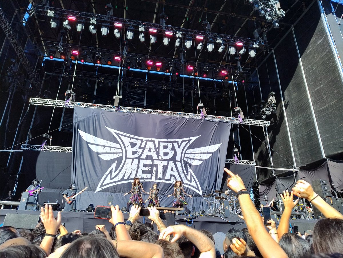RenaRoselp's tweet photo. I LOVE U BABYMETAL! I WAS SO HAPPY TO SEE U. COME BACK SOON! β€οΈ #Argentina #KNOTFEST2024 https://t.co/MfjU7Bb8R3