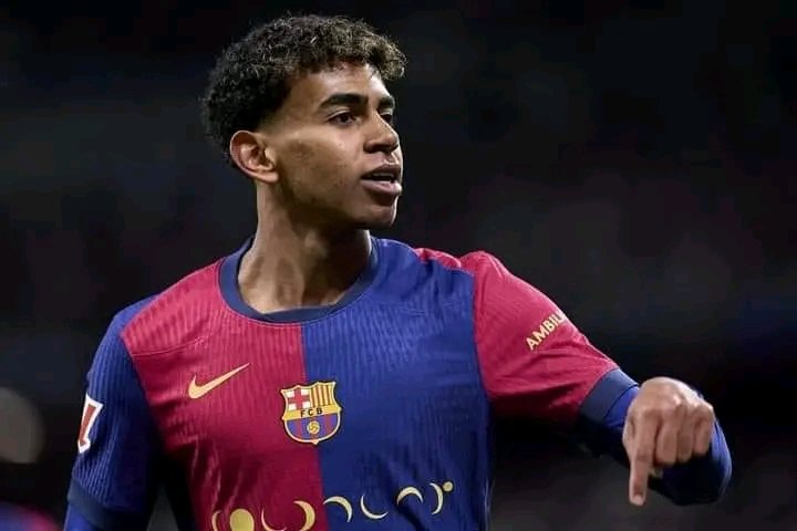 ArabouOusmane's tweet photo. Ko le Santiago Bernabéu c'est le champ de gombo de ma grand mère 😂😂😂 https://t.co/Lk5kXCVxQd