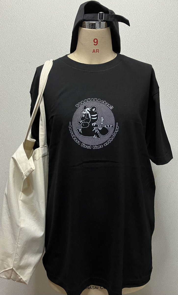 TORAKARAchan's tweet photo. 🐯大スクープ！！！！主催チームのスタッフTシャツだ！！！
数に限りはあるが、頒布もあるようだぜ！！（Lサイズのみ、1500円）
あわせてよろしくだぜ！！！ https://t.co/a7ff4Z8tmv