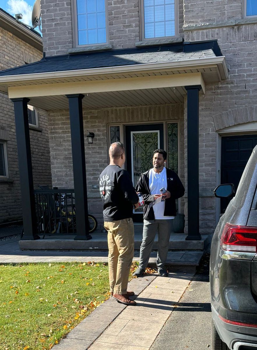 NadeemAkbar2026's tweet photo. Spent the weekend out in Burlington North-Milton West with my wonderful canvassing team. Every conversation strengthens our community and our commitment to meaningful change.

#TimeForChange #TrudeauHasToGo #ConservativeSolutions #CarbonTax #Milton #Burlington #CdnPoli #AxeTheTax https://t.co/DqErgQfTMF