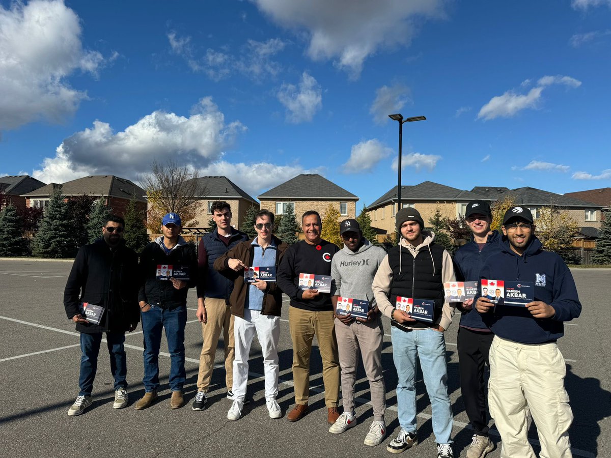NadeemAkbar2026's tweet photo. Spent the weekend out in Burlington North-Milton West with my wonderful canvassing team. Every conversation strengthens our community and our commitment to meaningful change.

#TimeForChange #TrudeauHasToGo #ConservativeSolutions #CarbonTax #Milton #Burlington #CdnPoli #AxeTheTax https://t.co/DqErgQfTMF