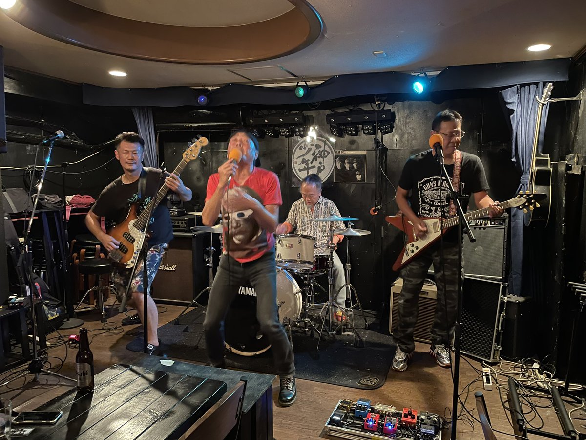 shugybass1968's tweet photo. 今夜の別館神戸少年でのライブにご来場いただいた皆様、ありがとうございました‼️
満員御礼‼️
共演のIVANKOLOFF さん、Brainba Stersさん、お疲れ様でした。
今年一番の盛り上がりでした🙌
#furglown
#brainbasters
#イワンコロフ
#YukkeyKNT
#yuzi1104
#kobe_syonen https://t.co/THTB7OEYjp